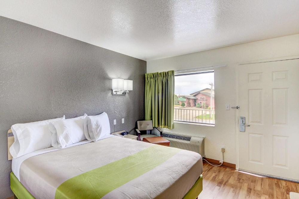 Queen Room - Disability Access - Roll in Shower interior